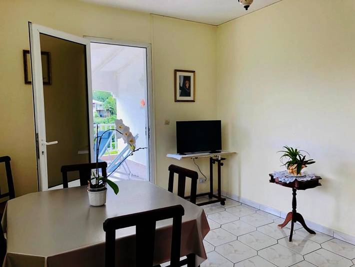 Gîte pour 4 personnes, avec jardin ainsi que vue et piscine à Les Abymes - 2