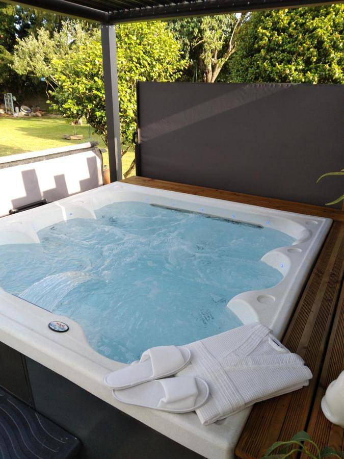 Location de vacances pour 4 personnes, avec jacuzzi et jardin, adapté aux familles à Le Cambout - 2