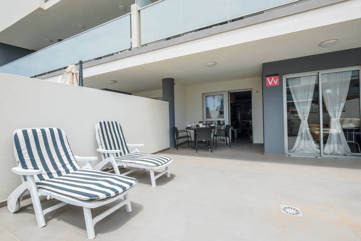 Apartamento entero, Apartamento vacacional La Tejita cerca de la playa con Wi-Fi, terraza y piscina compartida in La Tejita, Granadilla de Abona