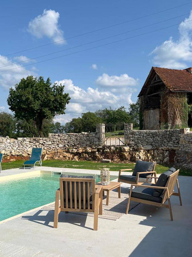 Cottage pour 4 personnes, avec piscine ainsi que jardin et vue à Cuzance