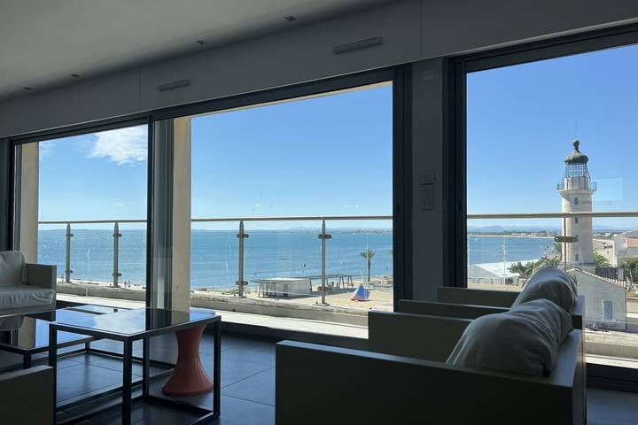 Gîte pour 6 personnes, avec terrasse, animaux acceptés dans Le Vieux Phare Du Grau Du Roi - 2