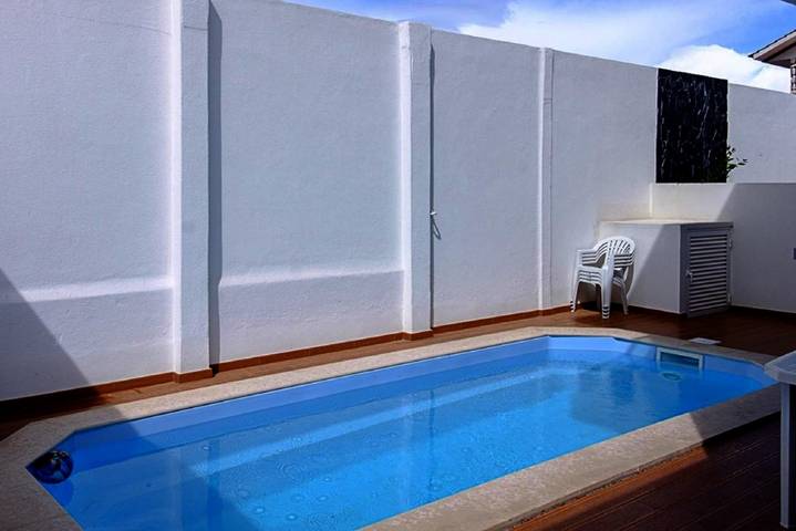 Location de vacances pour 14 personnes, avec Balcon et Terrasse ainsi que Jardin et Piscine dans Fernão Ferro