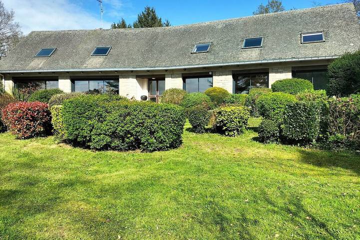 Location de vacances pour 20 personnes, avec Balcon ainsi que Jacuzzi et Jardin à Ploërmel