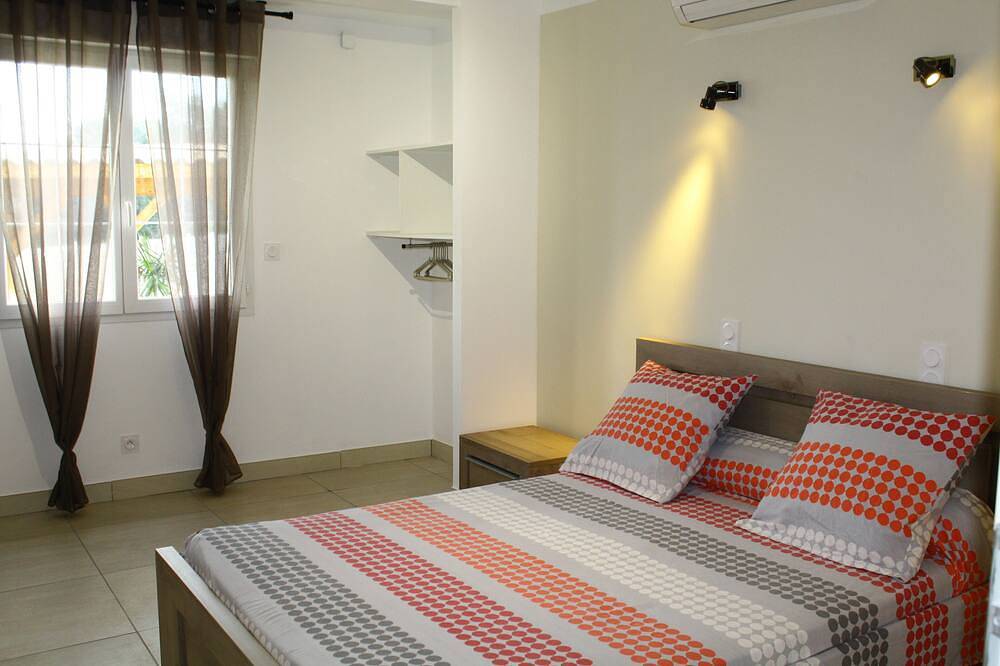 Location F3 neuf Climatisée, ideal pour personnes soigneuses in Furiani, Cap Corse