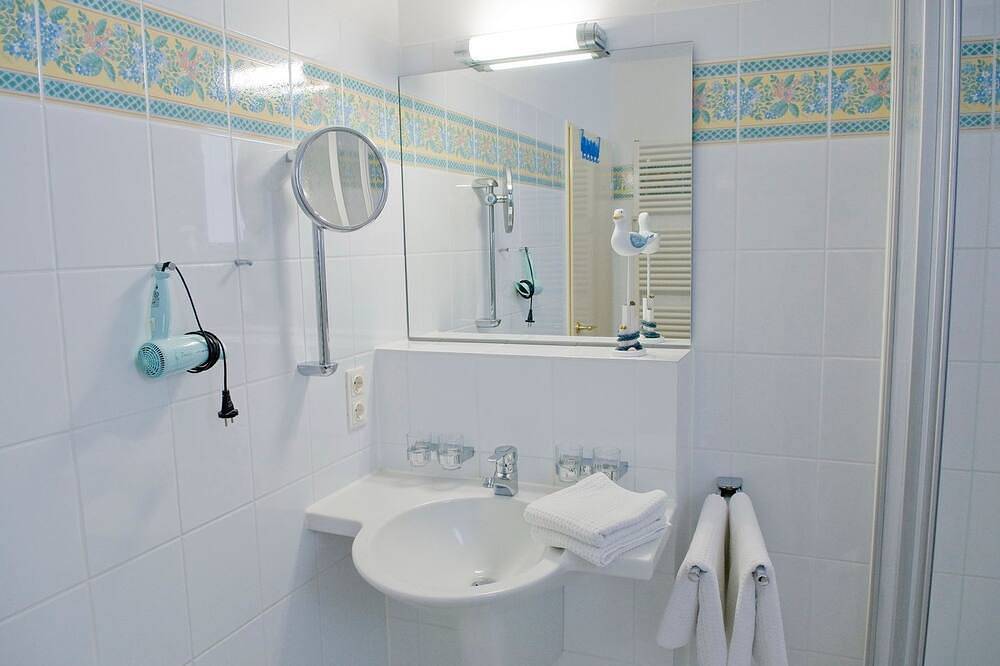 Appartement entier, Vacation apartment with sunny balcony and view of Lake Schloon in beach location - in Bansin, Heringsdorf