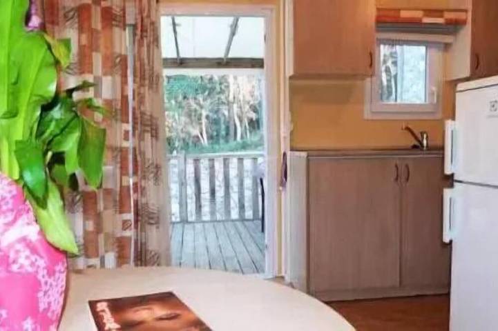 Camping pour 6 personnes, avec terrasse, animaux acceptés à Giens