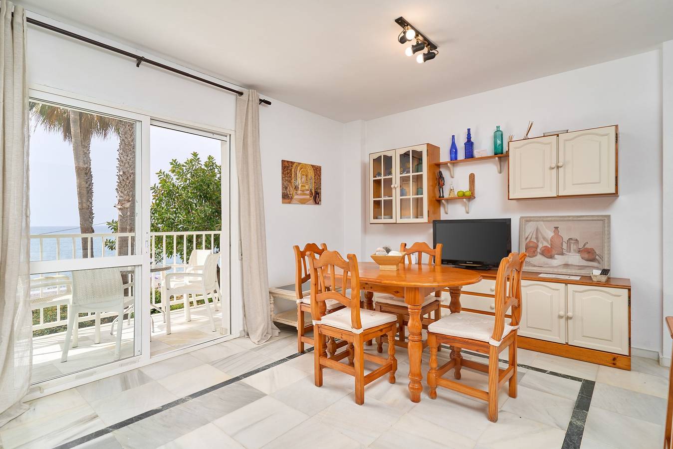 Apartamento Vacacional 'Maria' con Vistas al Mar, Wi-Fi y Aire Acondicionado in Torrox Costa, Torrox