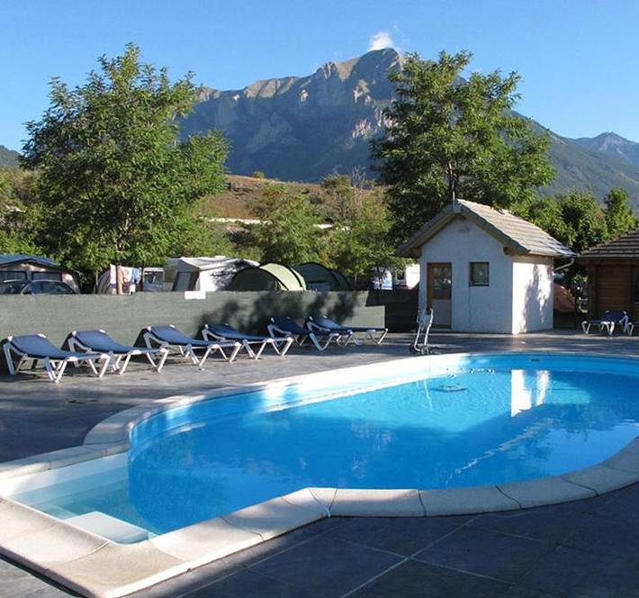 Gîte pour 6 personnes, avec piscine ainsi que jacuzzi et terrasse à Châteauroux-les-Alpes - 3