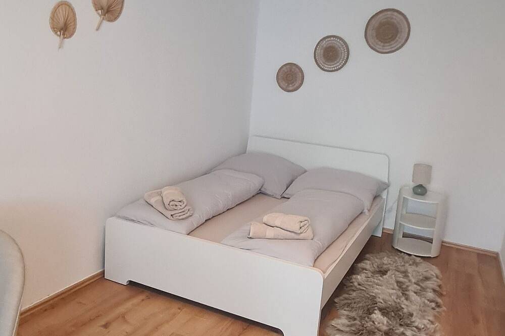 Ganze Wohnung, Merci Ferienwohnung in Niestetal, Hessisches Bergland