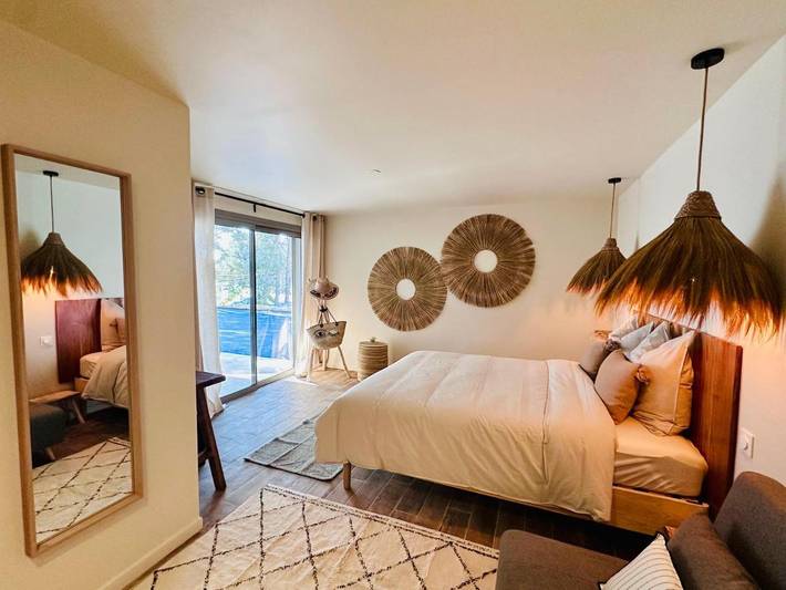 Location de vacances pour 8 personnes, avec terrasse ainsi que vue et piscine à Roquefort-la-Bédoule - 3