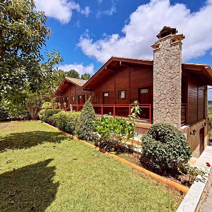 Gîte pour 2 personnes, avec piscine ainsi que jardin et balcon dans Ourém