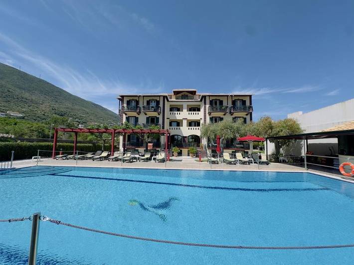 Hôtel pour 3 personnes, avec vue et jardin ainsi que piscine et bassin pour enfant