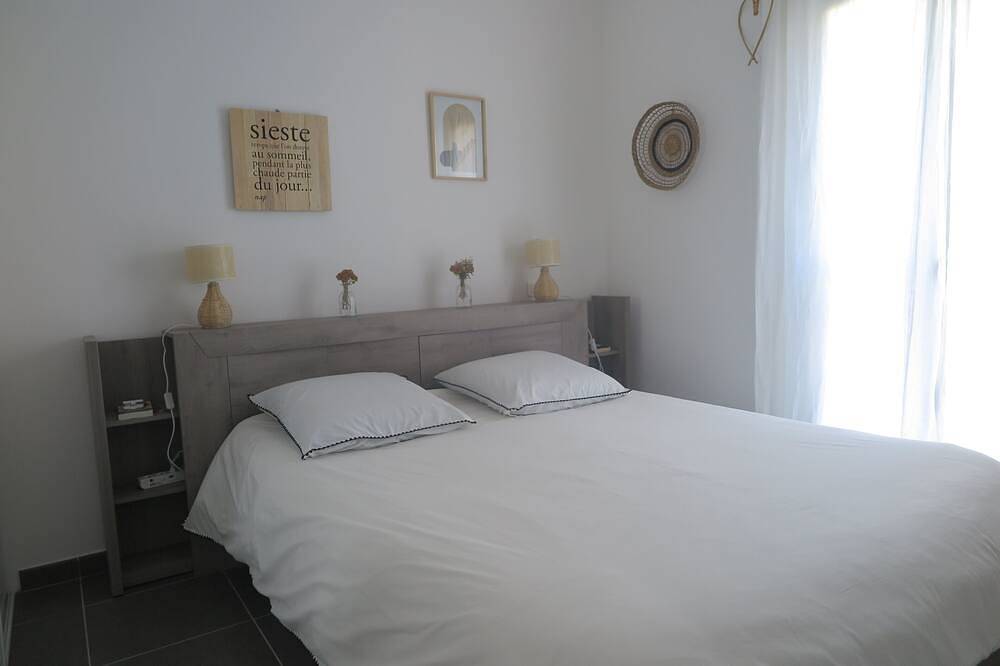 Ganze Wohnung, 4-person apartment with large terrace and sea view in L'Île-Rousse, Calvi und Umgebung