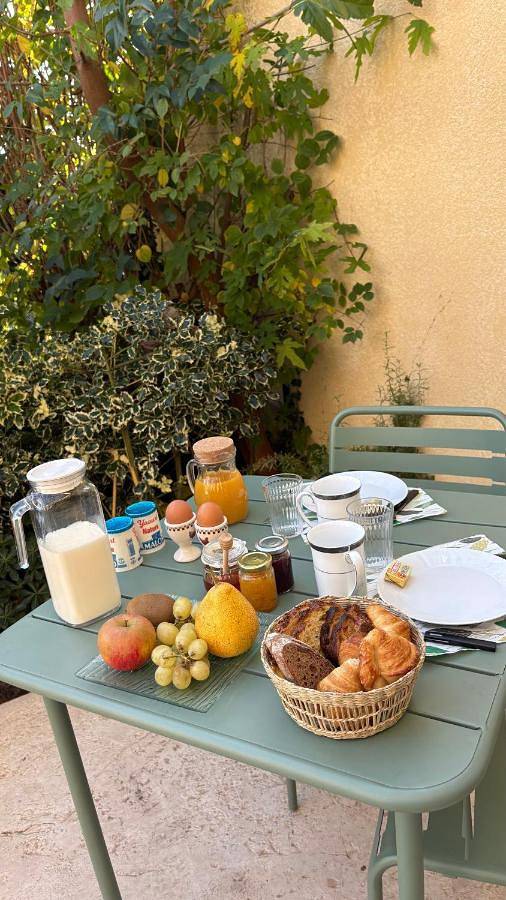 Chambre d’hôte pour 2 personnes, avec jardin ainsi que terrasse et piscine à Velleron - 2