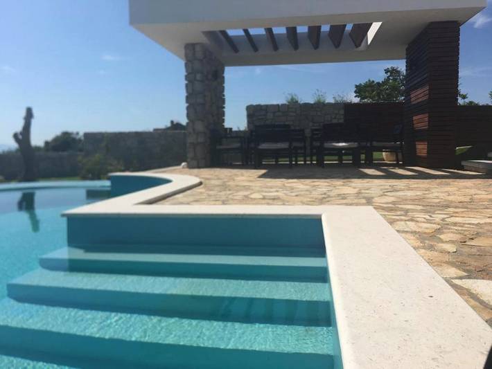 Villa für 10 Personen, mit Garten und Ausblick sowie Pool, mit Haustier in Novalja