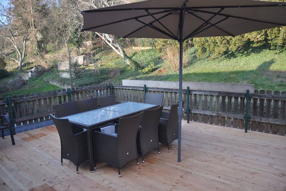 Ganze Wohnung, Historisch: Am Fuß des Elbhangs unweit des Blauen Wunders direkt am Elberadweg. in Loschwitz, Dresden