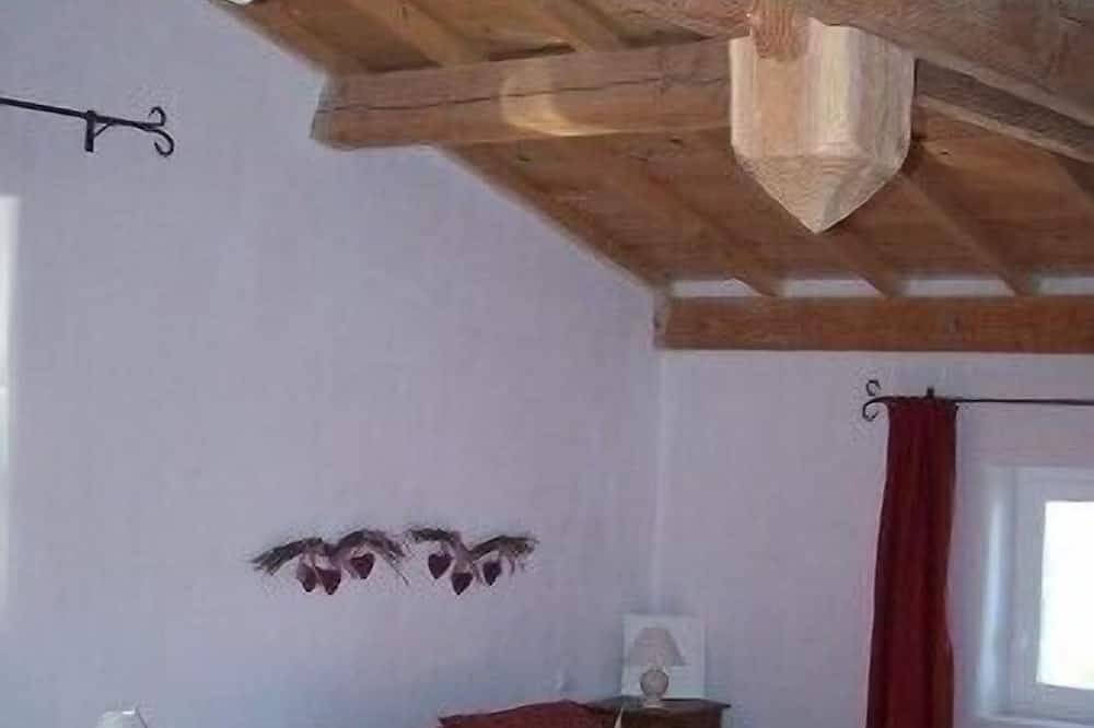 Steinscheune 360 ° Blick auf den Luberon und den Bergen Vaucluse in Viens, Regionaler Naturpark Luberon