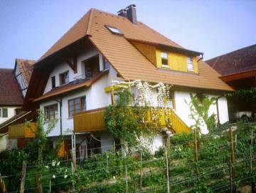 Ferienwohnung für 3 Personen, mit Balkon und Ausblick in Markdorf