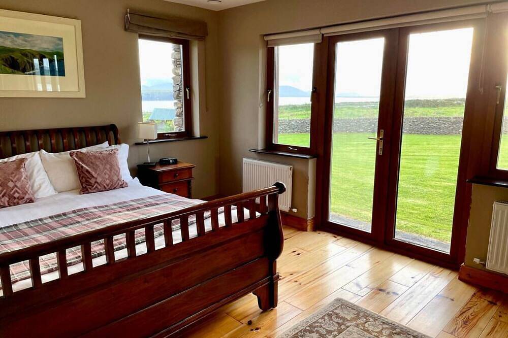 Ocean Drama-5 Bdrm Oceanfront Home, Stunning Panoramic Views Aug 22-28 Available in Kilquann Electoral Division, Dingle Peninsula