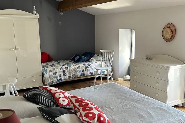 Location de vacances pour 8 personnes, avec jardin à Le Thou - 3