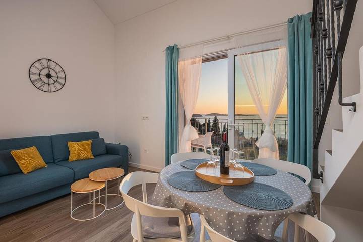 Ferienwohnung für 6 Personen, mit Balkon und Terrasse sowie Garten und Ausblick in Plat