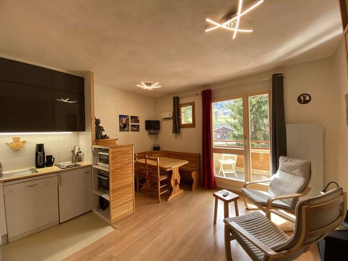 Location de vacances pour 4 personnes, avec balcon et piscine dans Arêches