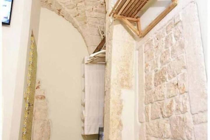 Gaudí's Corner: Alcoba Blanca in Putignano, Region de Bari