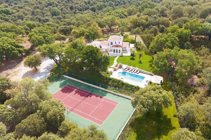 Casa de vacaciones para 10 personas, con jardín además de piscina y vistas, Se admiten mascotas en Alhama de Granada