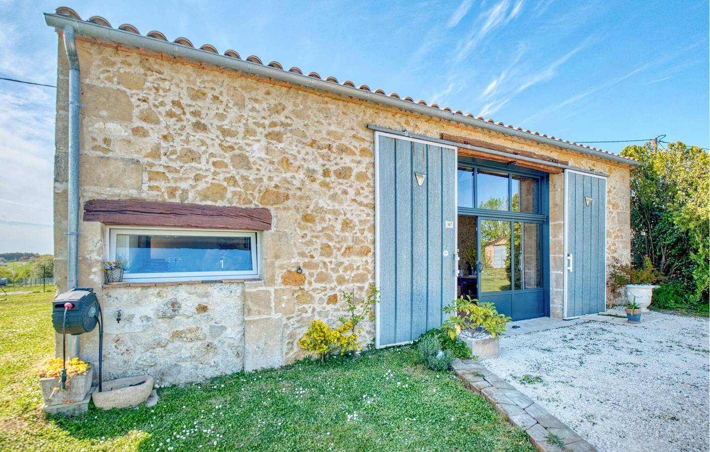 Cozy Garden Apartment avec WiFi, A/C, Parking in Les Lèches, Périgord Pourpre