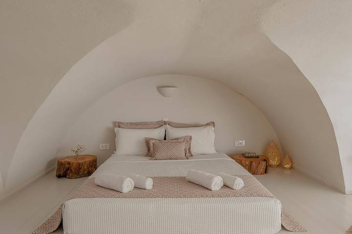 Michelangelo Beach Villa with Sea View in Santorini