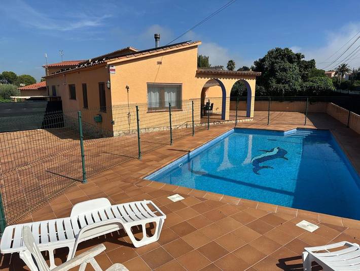 Ferienhaus für 8 Personen, mit Kinderpool und Garten, kinderfreundlich