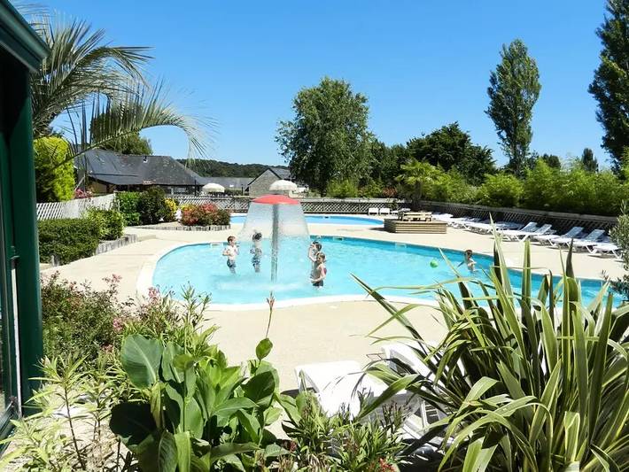 Camping für 4 Personen, mit Terrasse und Pool in Carnac - 2