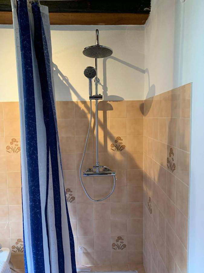 Appartement entier, One-Bedroom Apartment in Saint-Vincent-Rive-d'Olt, Quercy