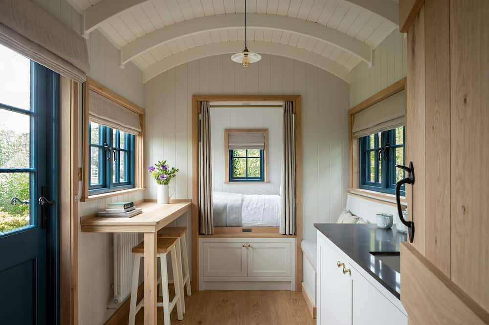 Stag Shepherd's Hut Chatsworth Estate in Baslow and Bubnell, Derbyshire