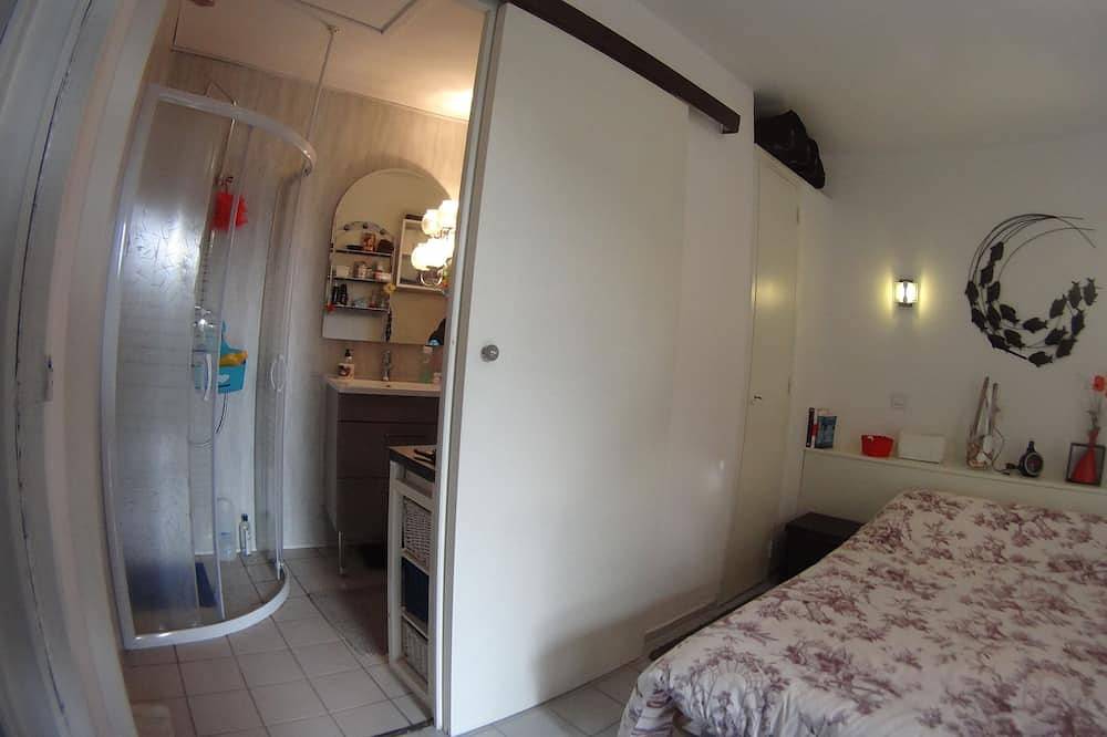 House by the water, large garden Wifi and pool Le Barcarès in Le Barcarès, Côte d'Améthyste