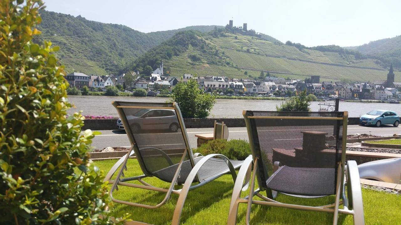 Gästehaus Burgberg, Weinhaus Fries in Löf, Osteifel