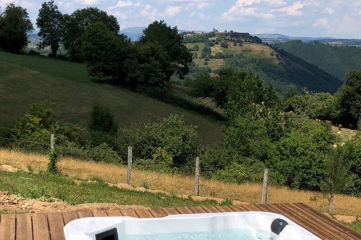 Location de vacances pour 6 personnes, avec jacuzzi et terrasse à Vezels-Roussy