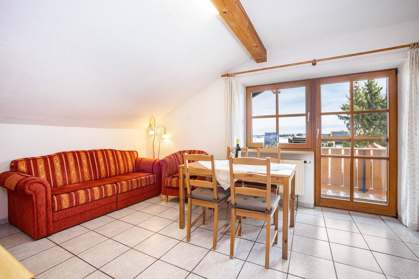 Ganze Wohnung, Ferienwohnung 'Blitz' mit Gemeinschaftsterrasse, Gemeinschaftsgarten und Wi-Fi in Neuschwanstein, Schwangau