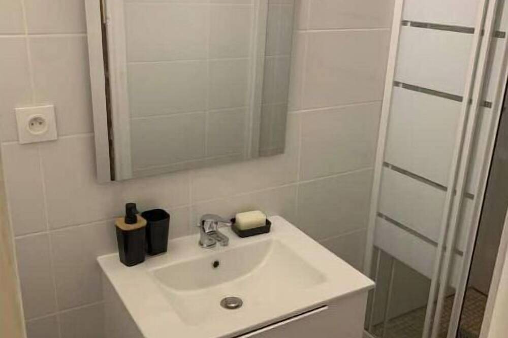 Apartamento entero, Greolières village: Superb duplex with mountain view. in Gréolières, Region de Cannes