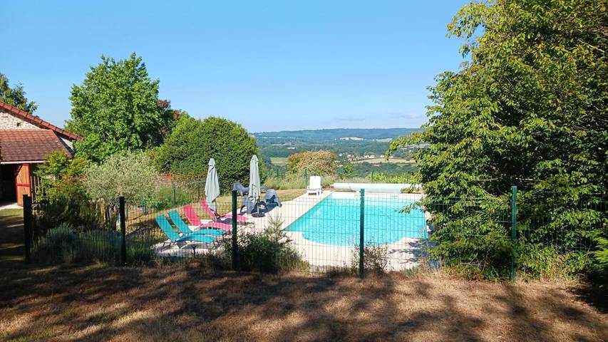 Location de vacances pour 4 personnes, avec Terrasse et Jardin ainsi que Piscine et Vue à Bourganeuf - 3