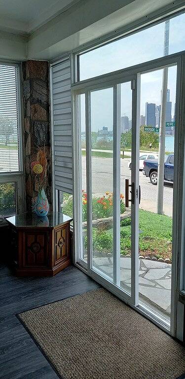 Bed And Breakfast for 2 Guests in Windsor (Ontario), Ontario