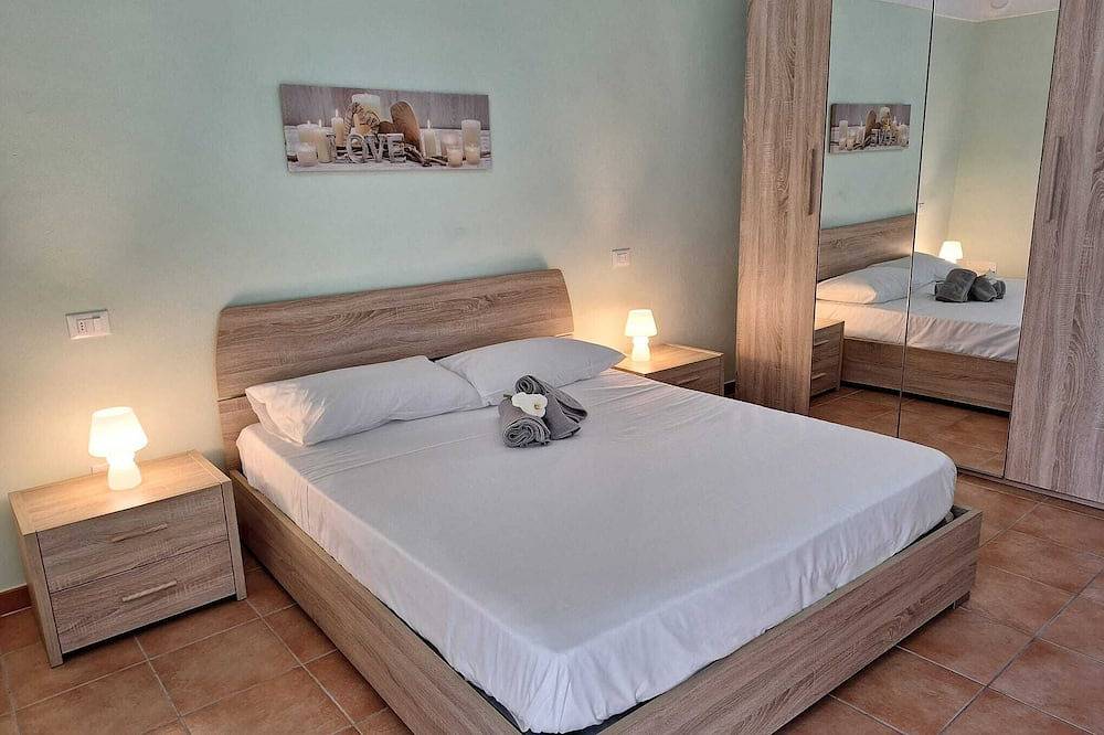 Casa Iris Situata in Centro Paese a Pochi Minuti da Mare e Montagne in Cisano sul Neva, Riviera di Ponente