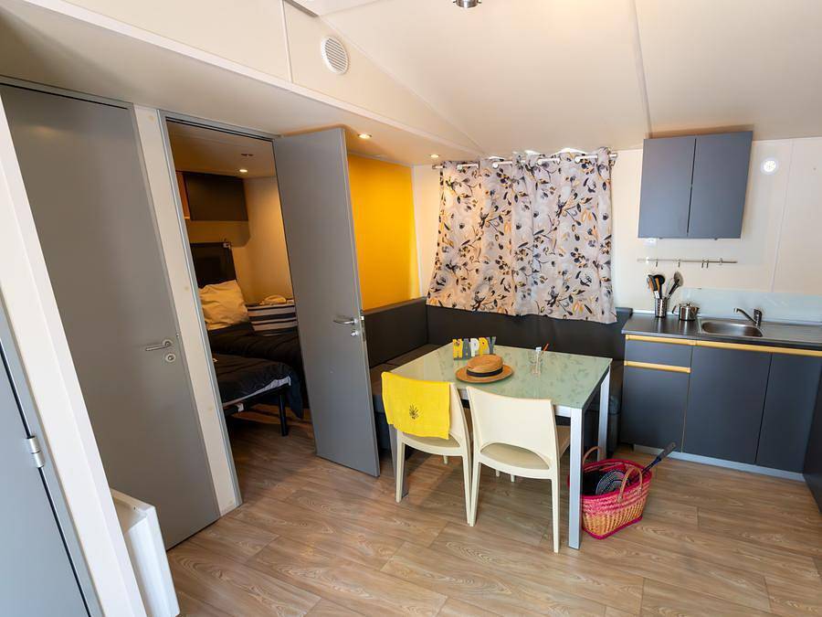 Flower Camping la Pinède - Mobilhome 6 personas - Mobil-Home Confort Relax Clim 33m² (3bed-6pers) + Terraza cubierta + Aire acondicionado - Tarifa de 1 a 6 pers. in Die, Parc naturel régional du Vercors
