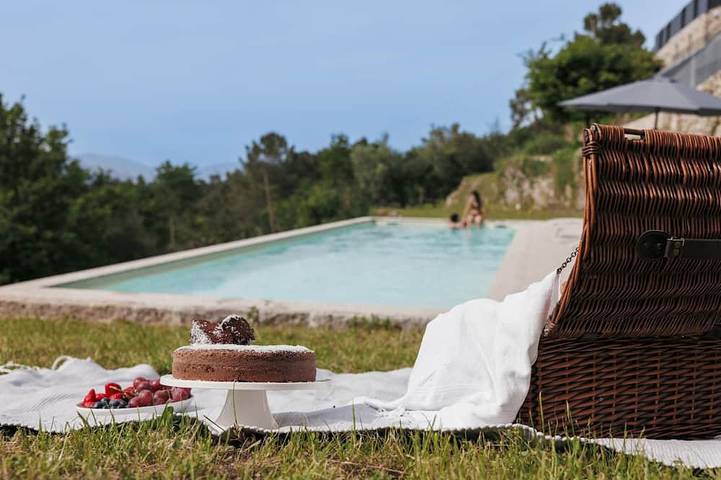 Gîte pour 2 personnes, avec piscine ainsi que balcon et jardin