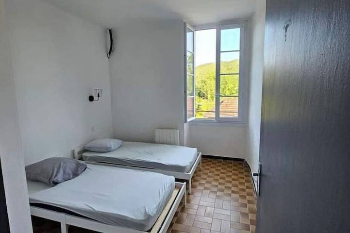 Gîte pour 12 personnes, avec terrasse et jacuzzi, animaux acceptés à Cendras - 2
