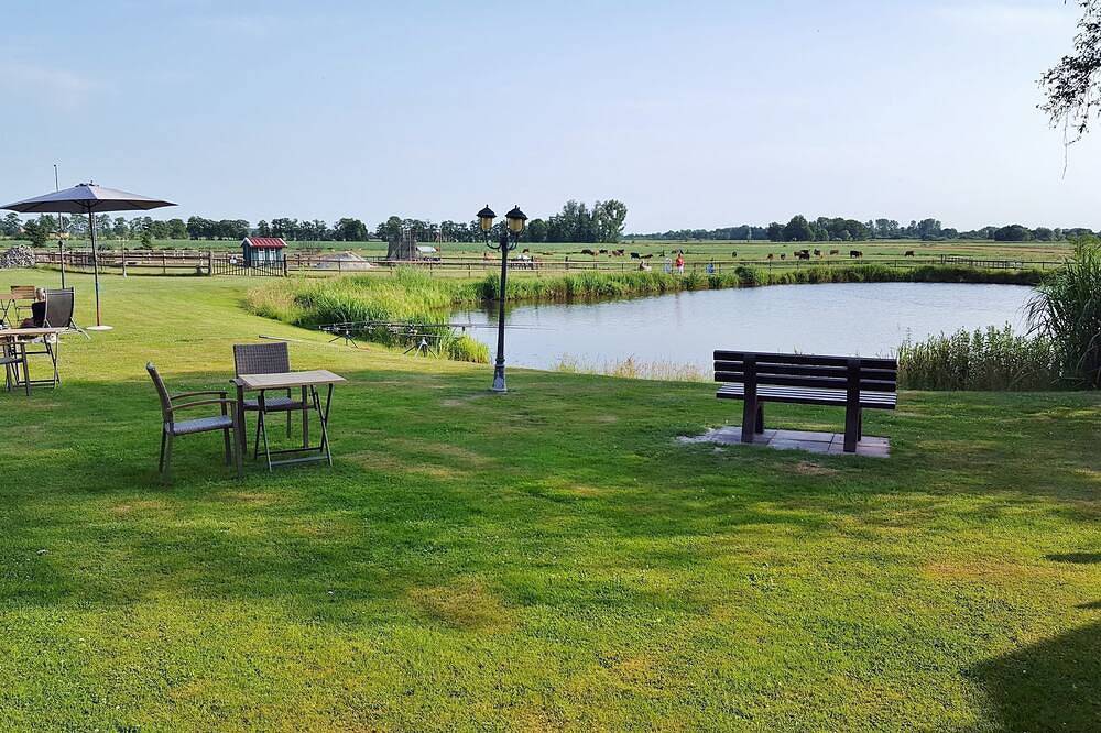 Ganze Wohnung, Karpfenhütte - Ferienhof Am Birkensee 55125 in Detern, Ostfriesland