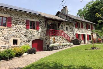 Gîte pour 6 personnes, avec jardin et piscine en Haute-Loire