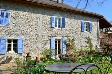 Chambre d’hôte pour 6 personnes, avec jardin ainsi que vue et piscine en Savoie