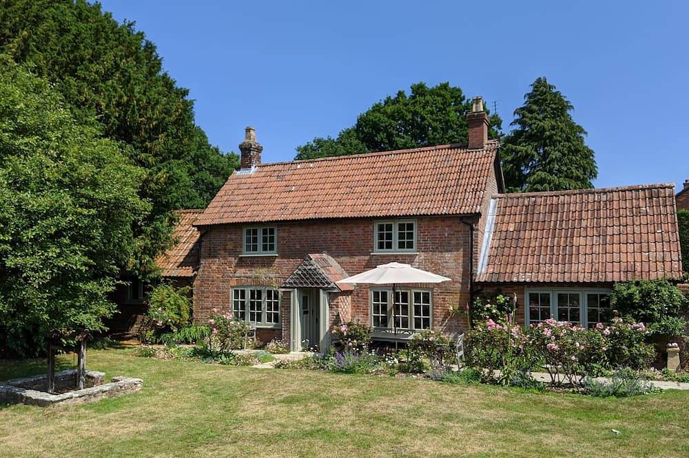Cottage for 6 People in Sopley, New Forest National Park