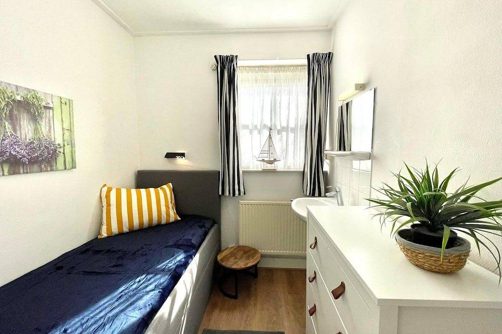 Situated directly behind the dunes, cosy holiday home where 1 dog is welcome in Koudekerke, Walcheren